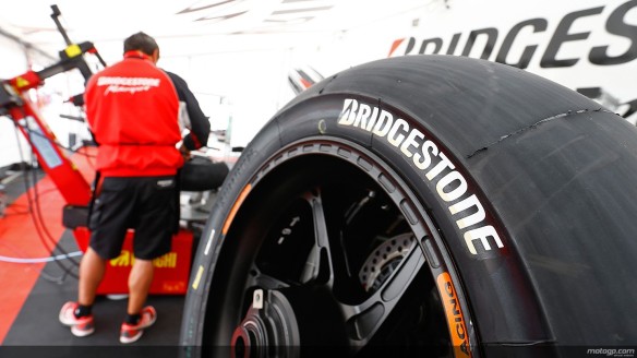 2013-motogp-new-bridgestone-hard-tire-introduced-at-brno-64087_1